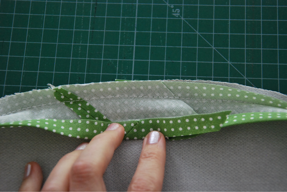 Našití šikmého proužku (13)